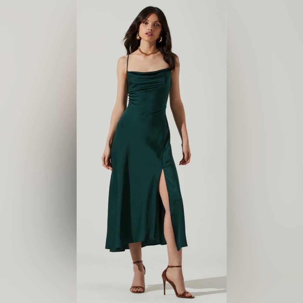 ASTR Small Gaia Midi Dress in Hunter Green